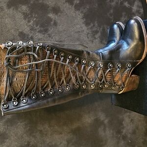 Distressed Black Freebird Chapelle Size 10